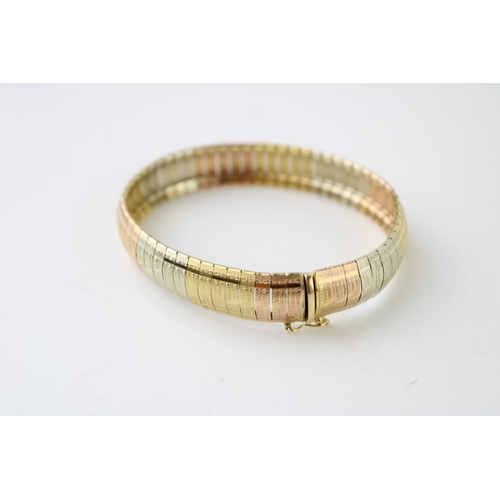 355 - An 18ct tri-colour gold bracelet of textured and engraved reticulated link form, pinch clasp with sa... 