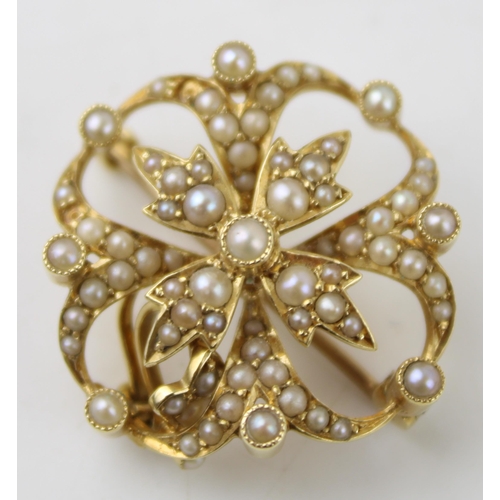 359 - A 15ct gold and seed pearl brooch of quatrafoil form, 5.9g, 26.5mm diameter.