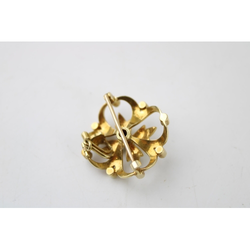 359 - A 15ct gold and seed pearl brooch of quatrafoil form, 5.9g, 26.5mm diameter.