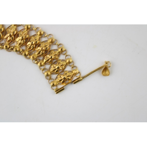 367 - An Indian gold bracelet, with eighteen panels each with faceted flower detail, with pin clasp, unmar... 