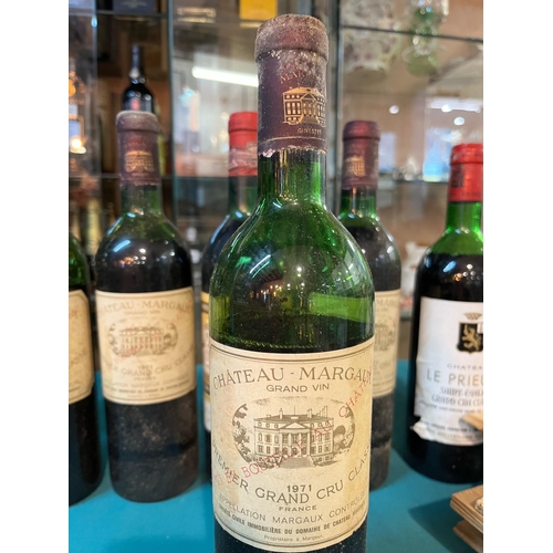 190 - A collection of vintage French wines in a wooden case to include five bottles of Chateau Margaux 197... 