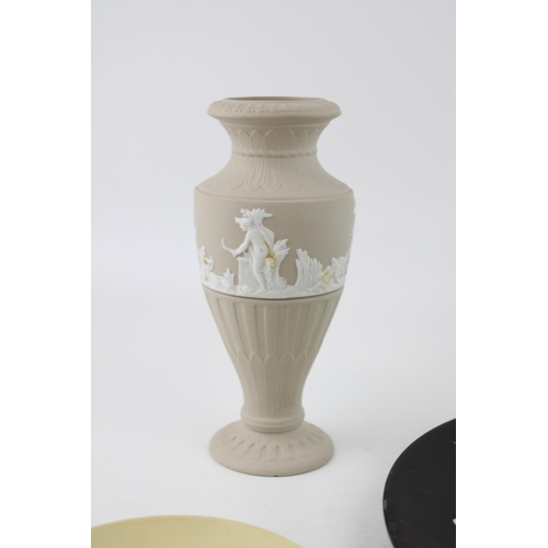 19 - A collection of Wedgwood Japser items to include light taupe vase, primrose yellow Prunus pin tray, ... 