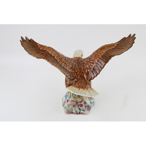 238 - Beswick Bald Eagle (repairs to wings).