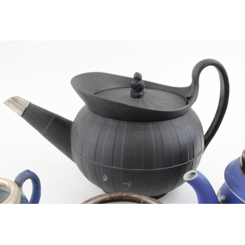 31 - A collection of Wedgwood Jasperware items to include Black basalt tea pot together with blue dip ite... 