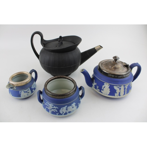 31 - A collection of Wedgwood Jasperware items to include Black basalt tea pot together with blue dip ite... 