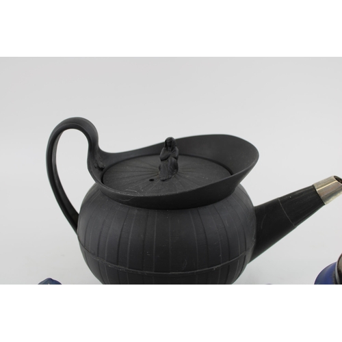 31 - A collection of Wedgwood Jasperware items to include Black basalt tea pot together with blue dip ite... 