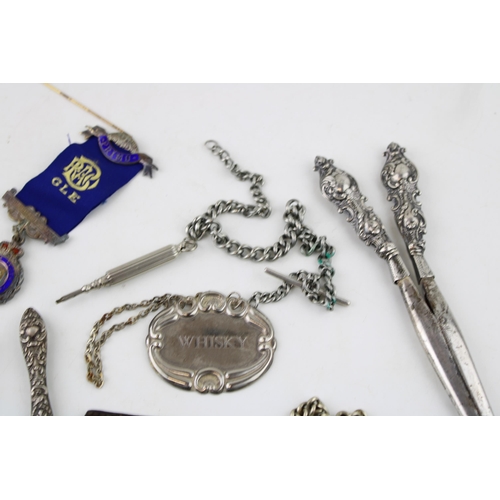 363 - A mixd collection of silver and silver plated items to include silver Masonic medal, propelling penc... 