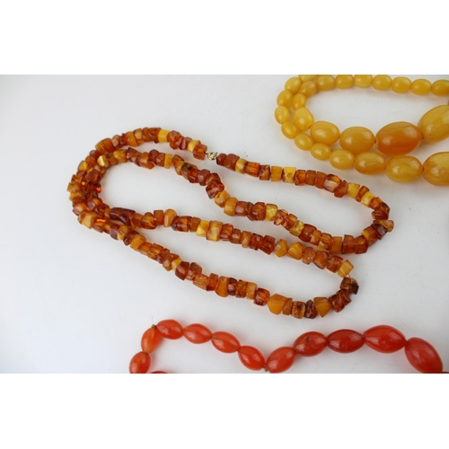 364 - A collection of amber or similar beads to include butter scotch coloured amber and baltic type amber... 