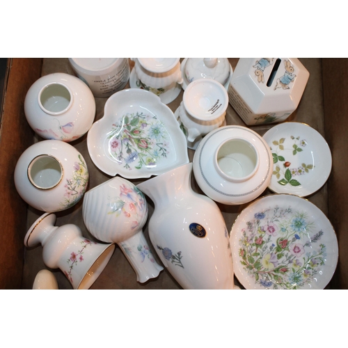 92 - A mixed collection of ceramics to include Wedgwood Wild Strawberry items together with Aynsley, Roya... 