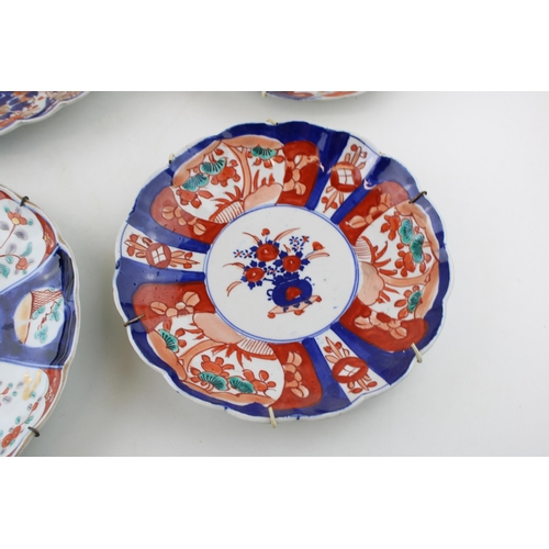 101 - A collection of 19th century Imari pattern wall chargers / plates. (4)