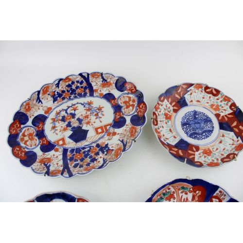 101 - A collection of 19th century Imari pattern wall chargers / plates. (4)