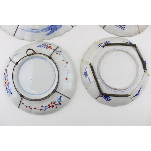 101 - A collection of 19th century Imari pattern wall chargers / plates. (4)