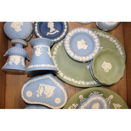 21 - A mixed collection of Wedgwood Jasperware and Queenware items to include plates, vases, pin trays an... 