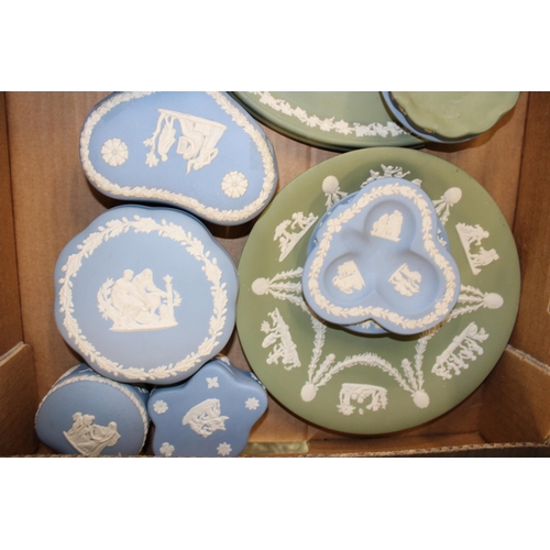 21 - A mixed collection of Wedgwood Jasperware and Queenware items to include plates, vases, pin trays an... 