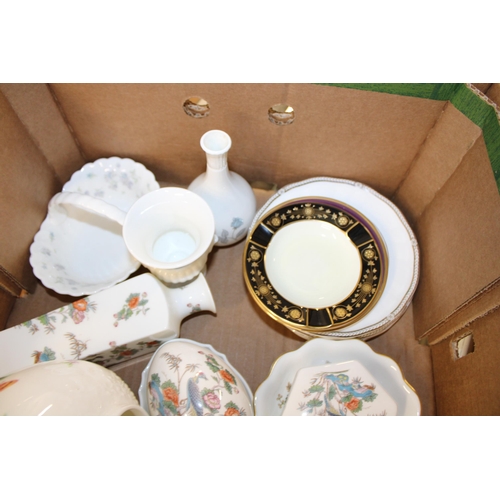 26 - A mixed collection of Wedgwood items to include 'Kutani Crane' pattern items, vases. (Qty)