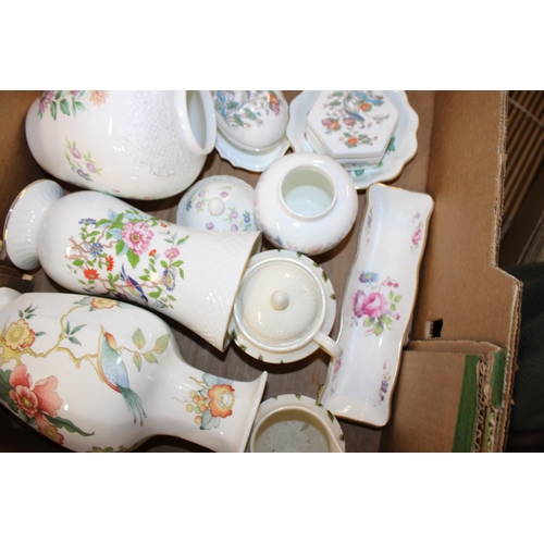 26 - A mixed collection of Wedgwood items to include 'Kutani Crane' pattern items, vases. (Qty)