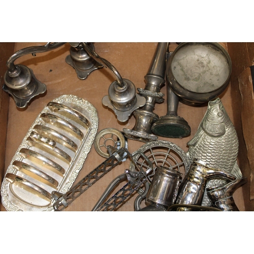 353 - A collection of silver-plated items to include trays, tea pot, bowls and other similar items. (Qty)