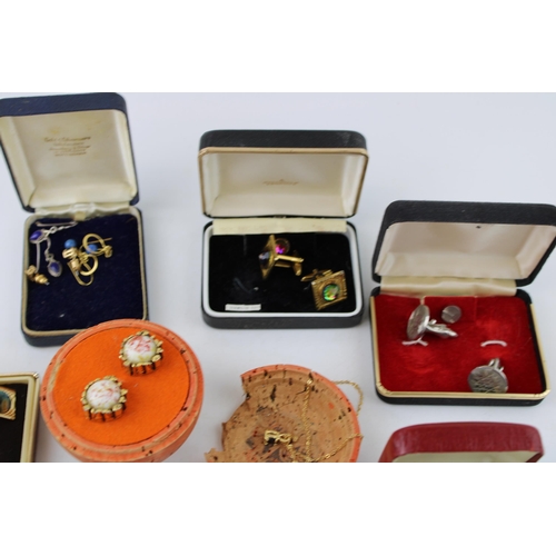 366 - Costume jewellery to include cufflinks, earrings and others (Qty).