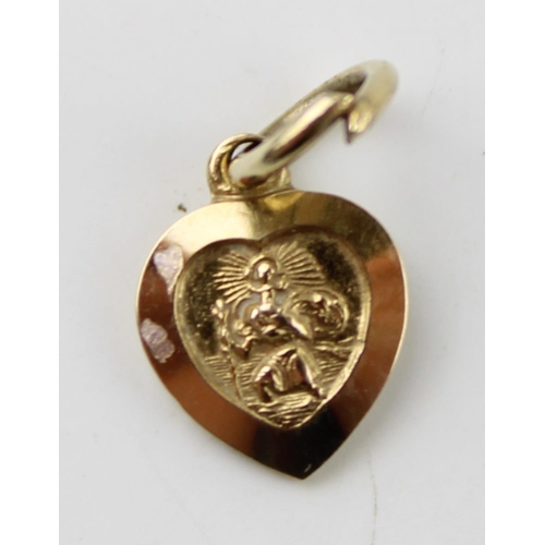 368 - A 9ct yellow gold St Christoper heart shape pendant / charm. Hallmarked. 7mm. Weight 0.5g.