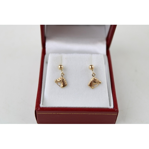 370 - A pair of 9ct yellow gold earrings, horses head in profile design. Unmarked but testing as gold. 8mm... 