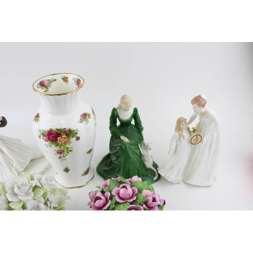 38 - A collection of figures to include Coalport 'Fonteyn & Nureyev' limited edition of 1250, Royal Doult... 