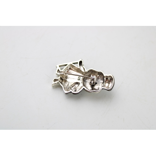 380 - Contemporary sterling silver brooch of the Amiable Guinea Pig from Beatrix Potter, 36mm.