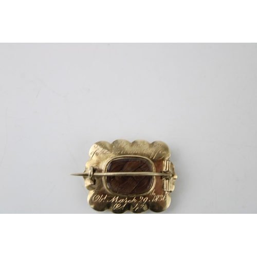 410 - A yellow metal (testing as gold) Victorian Mourning brooch, dated 1836 with inscription, 9.0g.