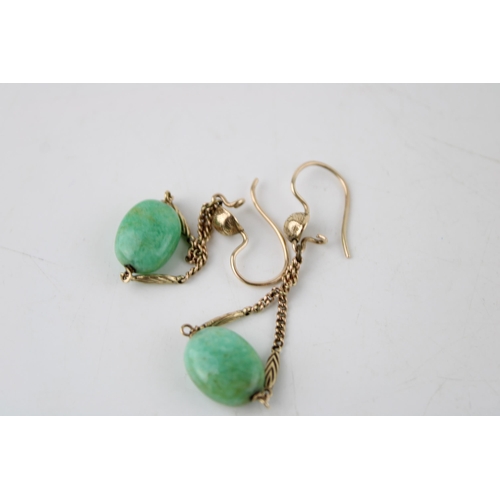 411 - A pair of yellow metal (testing as 9ct gold or better) and jade earrings, 4.7g (2).