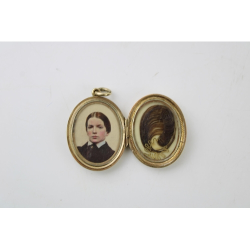 412 - Victorian gold cased and enamel mourning locket, 'In Memory Of', gross 11.1g,