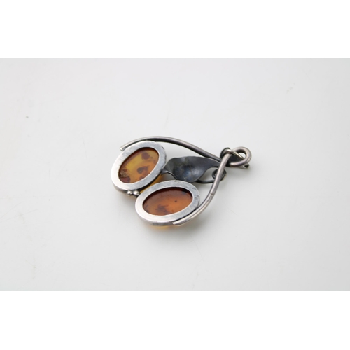 417 - Silver and faux amber pendant, 11.6g.