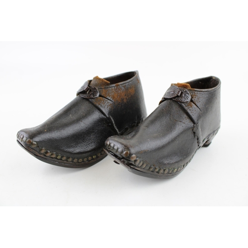 423 - A pair of Victorian leather and wooden clogs, suitable for children (2).