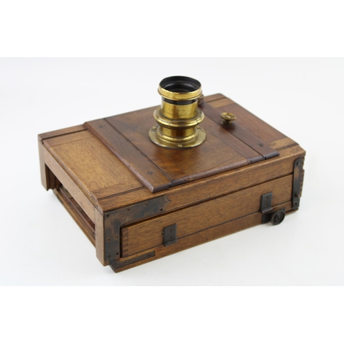 425 - Victorian / Edwardian wooden plate camera by 'Underwood' 1/2 plate, 25cm wide.