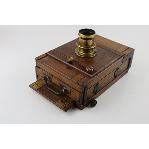 425 - Victorian / Edwardian wooden plate camera by 'Underwood' 1/2 plate, 25cm wide.