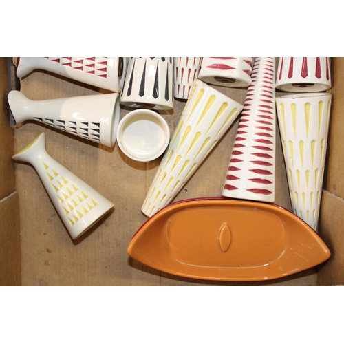 104 - A collection of original Hornsea  ceramic items to include 'Harlequin' pattern cruet together with '... 