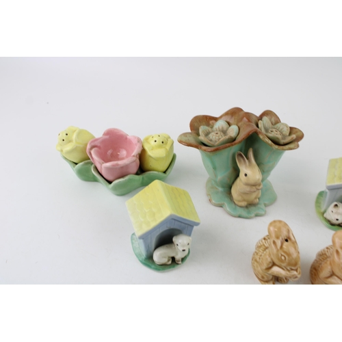 102F - A collection of Hornsea Fauna cruet sets to include Dog in Kennel, Squirrels, Flower cruet from 1952... 