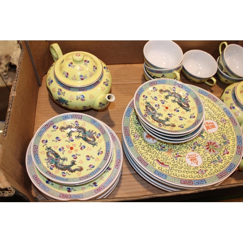 257 - A collection of tea and dinner ware in the 'Chinese Dragon Yellow' pattern to include tea pot, cream... 