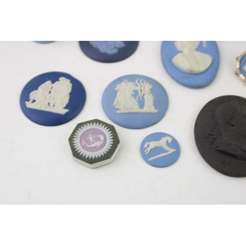 265 - Selection of Wedgwood jasperware medallions (including 3 colour roudel), snuffer / ring tree, brooch... 