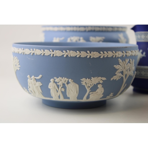 274 - A collection of Wedgwood Jasperware items to include two 8