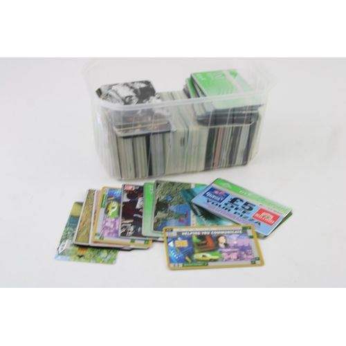 292 - A collection of over 150 1990s BT phone cards including 101 dalmations, fifth element, National Expr... 