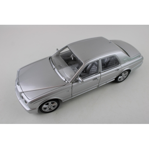 414 - Paul's Model Art 'Minichamps' Bentley Arnage T in silver 1/18 scale.