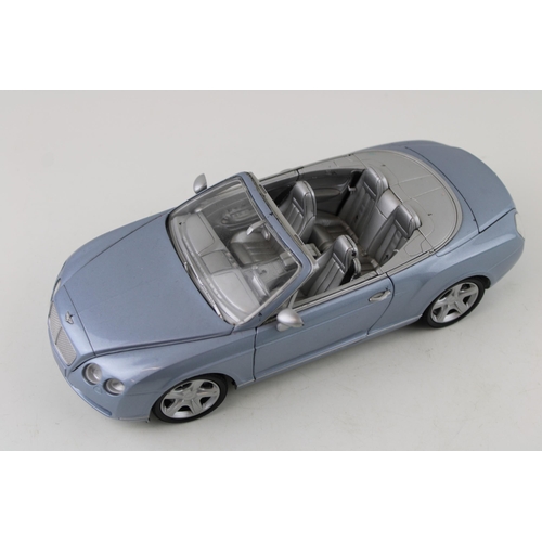 419 - Paul's Model Art 'Minichamps' Bentley Continental Flying Spur, detailed die cast model vehicle in si... 