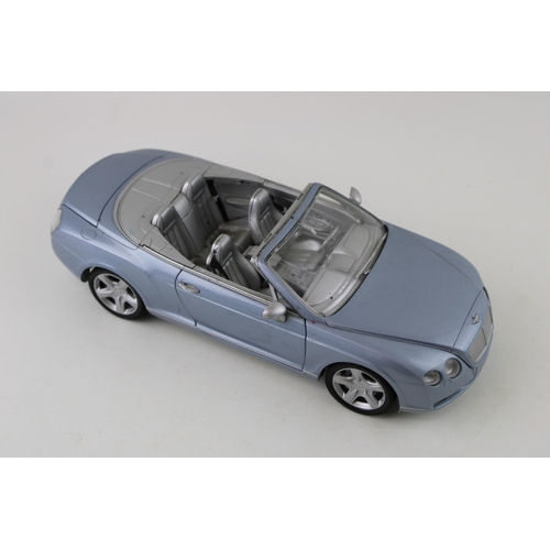 419 - Paul's Model Art 'Minichamps' Bentley Continental Flying Spur, detailed die cast model vehicle in si... 