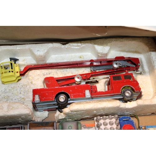 440 - A collection of vintage die cast toy vehicles to include Matchbox, Corgi and similar, of note boxed ... 