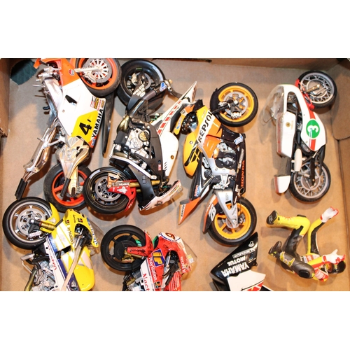 443 - A collection of 'Minichamps' type collectors toy models of racing motorcycles / motorbikes a/f. (Qty... 