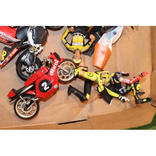 443 - A collection of 'Minichamps' type collectors toy models of racing motorcycles / motorbikes a/f. (Qty... 