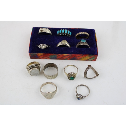 559 - A collection of vintage and antique ladies and gentleman's silver rings to include signet ring, buck... 