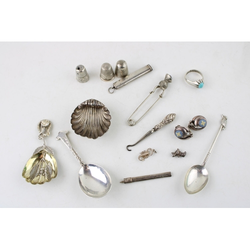 564 - Pleasing Victorian silver tea caddy spoon, together with un-hallmarked similar item and silver salt,... 