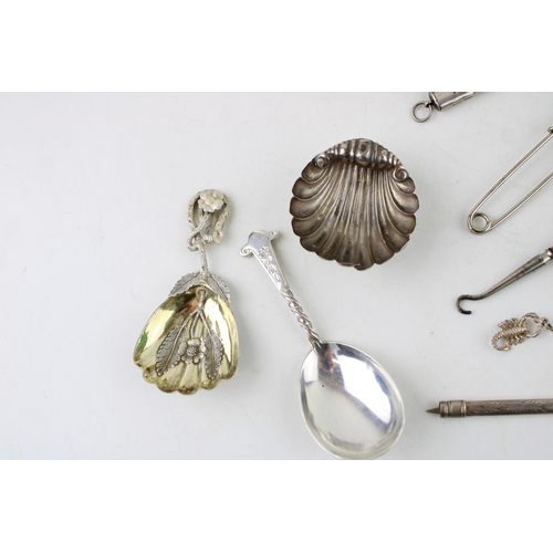 564 - Pleasing Victorian silver tea caddy spoon, together with un-hallmarked similar item and silver salt,... 