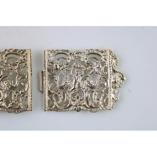 566 - Silver nurses buckle, hallmarked London 1976. Weight 52g