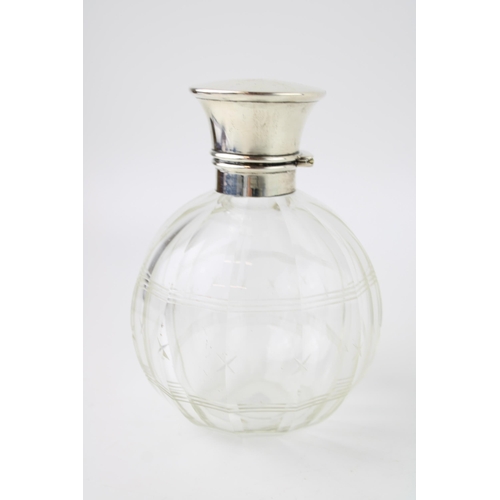 581 - Silver and glass perfume bottle, Birmingham 1922, Syner & Beddoes, with stopper, 12cm tall.